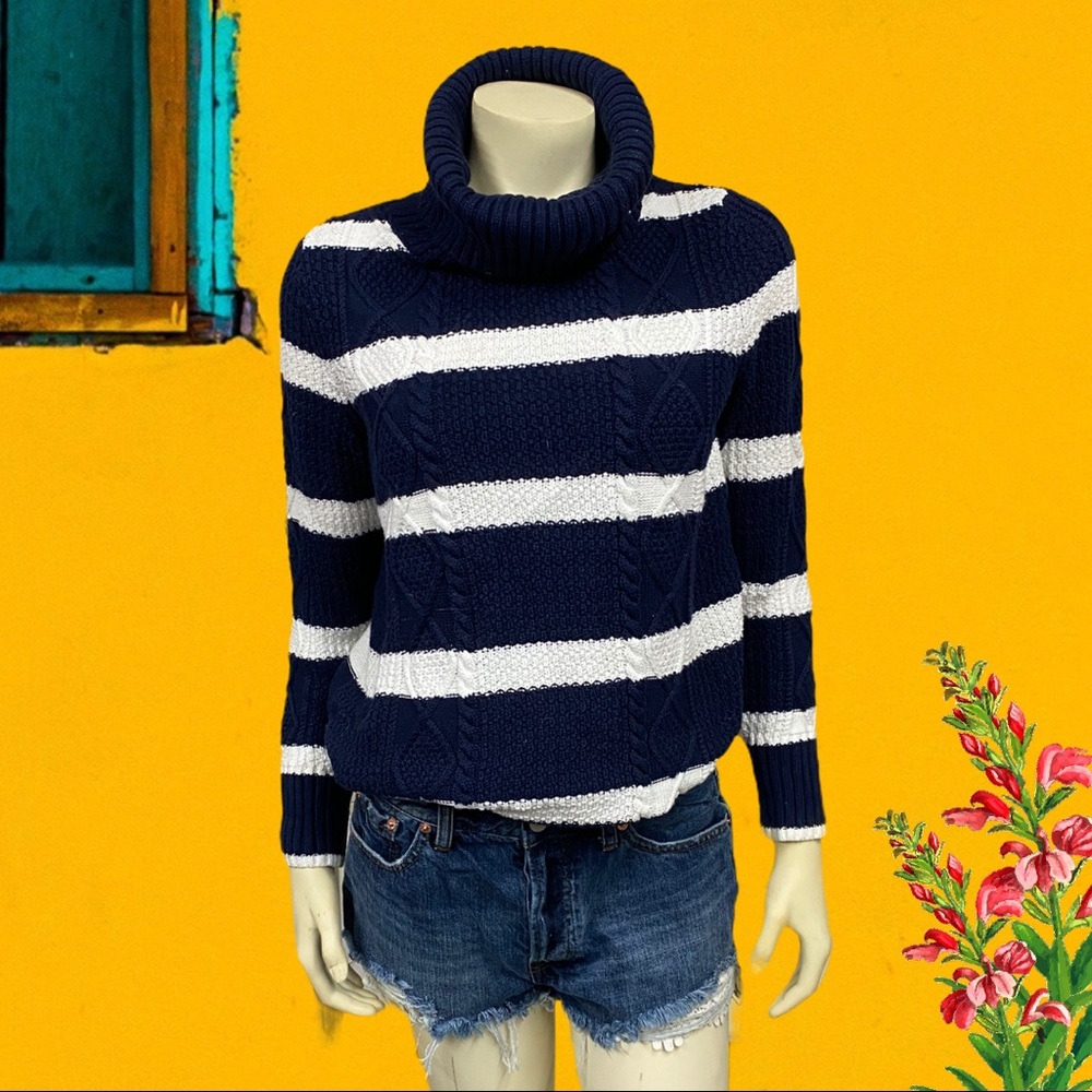 GAP turtleneck sweater